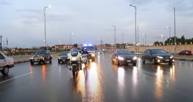 مصرع شخصين وإصابة 10 آخرين فى حادث انقلاب ميكروباص بطريق أسيوط الغربي - الوان اف ام