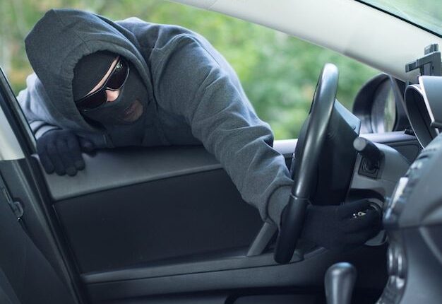 الداخلية تكشف ملابسات سرقة سيارة من جراج بالهرم وتضبط المتهمين - الوان اف ام