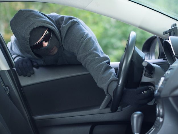 الداخلية تكشف ملابسات سرقة سيارة من جراج بالهرم وتضبط المتهمين - الوان اف ام