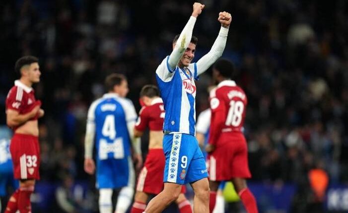 إسبانيول يفوز على إشبيلية 2-1 في الدوري الإسباني لكرة القدم - الوان اف ام