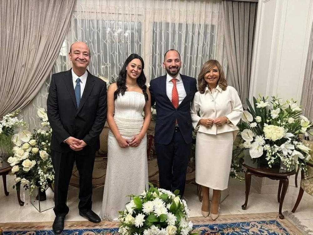 عمرو أديب ولميس الحديدى يحتفلان بخطوبة ابنهما نور - الوان اف ام