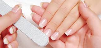 روتين العناية بالأظافر فى 5 خطوات بسيطة بالمنزل - الوان اف ام