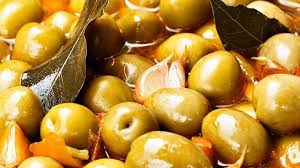 طريقة تخليل الزيتون التفاحي في البيت- الوان اف ام