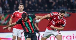 كرات تخريبية وآلات حادة.. ماذا حدث في مباراة الأهلي والجيش؟ - الوان اف ام