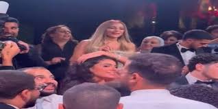 أحمد سعد يحضر زفاف ابن ريم مصطفى فى أول ظهور له بعد تعرضه لحادث - الوان اف ام