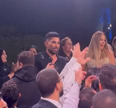 أحمد سعد يحضر زفاف ابن ريم مصطفى فى أول ظهور له بعد تعرضه لحادث - الوان اف ام