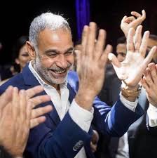 محمود البزاوى يكشف موقفا طريفا عن خطوبته - الوان اف ام