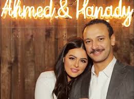 هنادي مهنا وأحمد خالد صالح ينفيان شائعة انفصالهما بحضور عزاء والد محمد رمضان-الوان اف ام