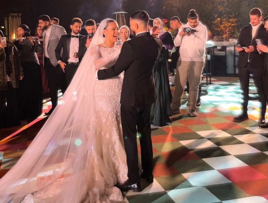 حنان ترك تهنئ نجلها بزفافه.. ورواد السوشيال ميديا يتساءلون عن عدم حضورها - الوان اف ام