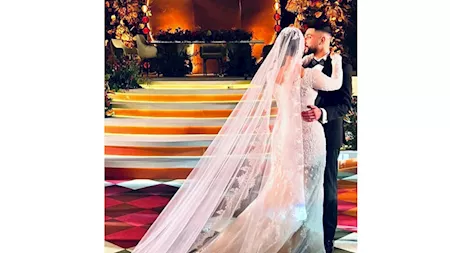 حنان ترك تهنئ نجلها بزفافه.. ورواد السوشيال ميديا يتساءلون عن عدم حضورها - الوان اف ام