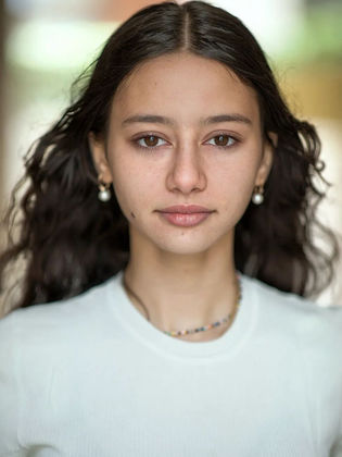 لينا صوفيا ابنة ياسمين عبد العزيز في مسلسلها الرمضاني القادم «وننسى اللي كان» - الوان اف ام