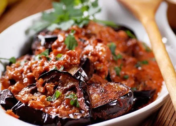 الباذنجان باللحمة المفرومة -الوان اف ام