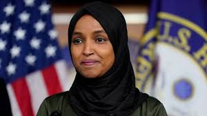 إلهان عمر ردا على وصف ترامب لها بـ"القمامة": هوسه بى أمر مريب وهذه نصيحتى لهلا - الوان اف ام