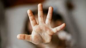 استشاري علاقات أسرية: يجب تغليظ عقوبة الاعتداء على الأطفال - الوان اف ام