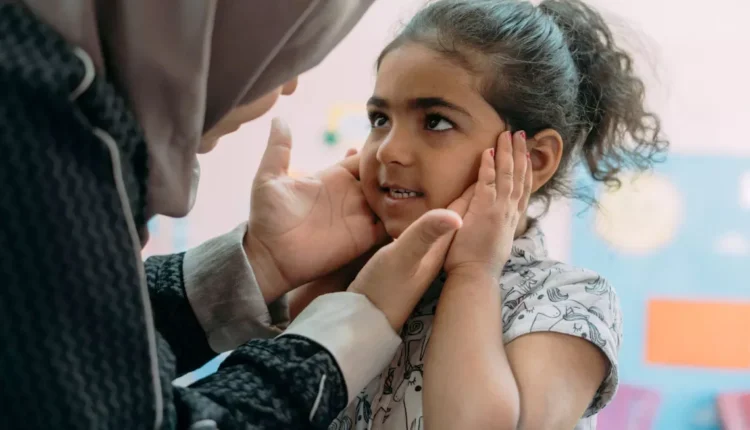 كيف تربي أطفالك؟.. إليك أهم أساليب التربية الإيجابية غير المباشرة للأبناء - الوان اف ام