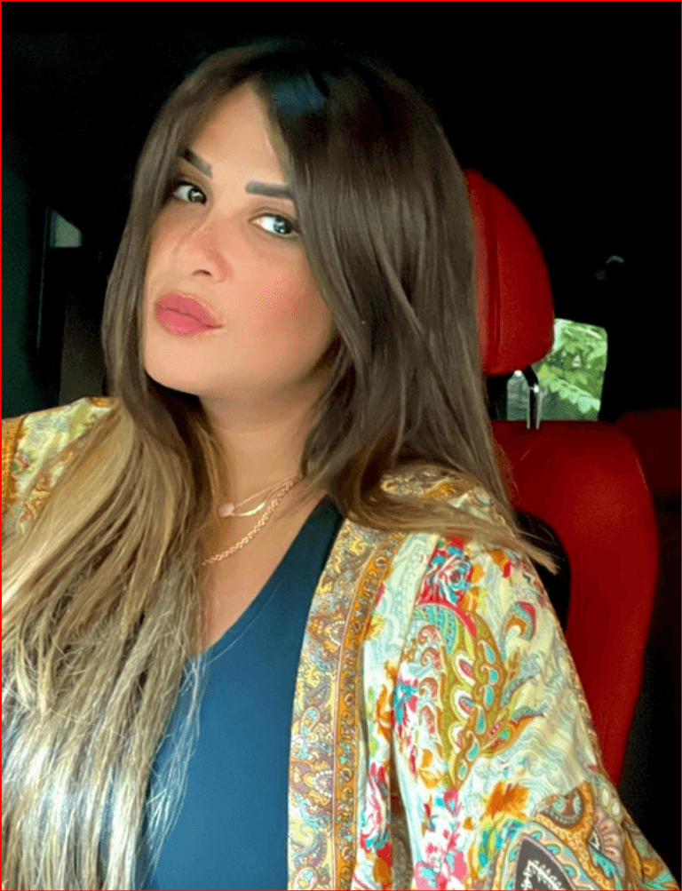 صورة ياسمين عبد العزيز بالمايوه تثير الجدل.. من يقف خلفها؟ - الوان اف ام