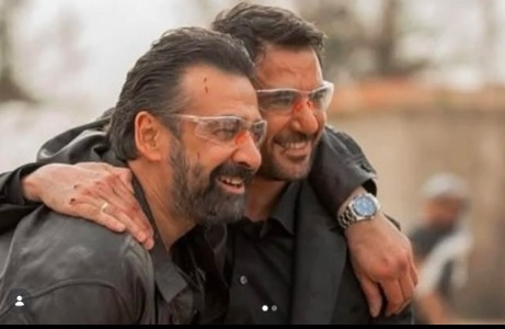 «The Seven Dogs».. كريم عبد العزيز وأحمد عز يظهران في الكواليس - الوان اف ام