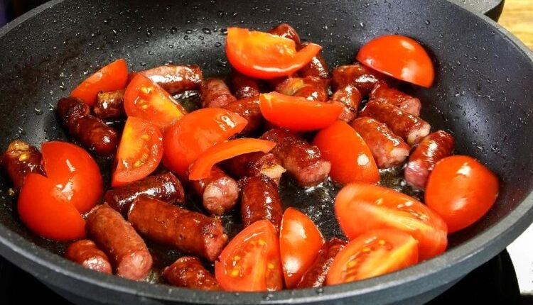 السجق بالبصل والطماطم - الوان اف ام