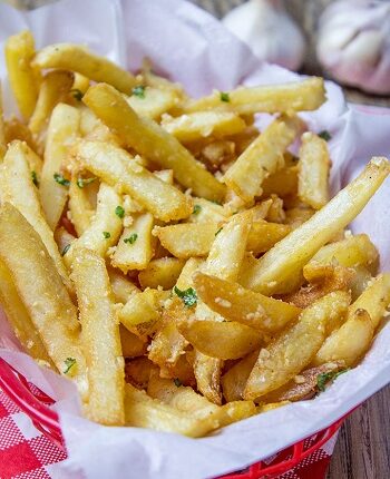 البطاطس المقلية بالثوم والبقدونس - الوان اف ام